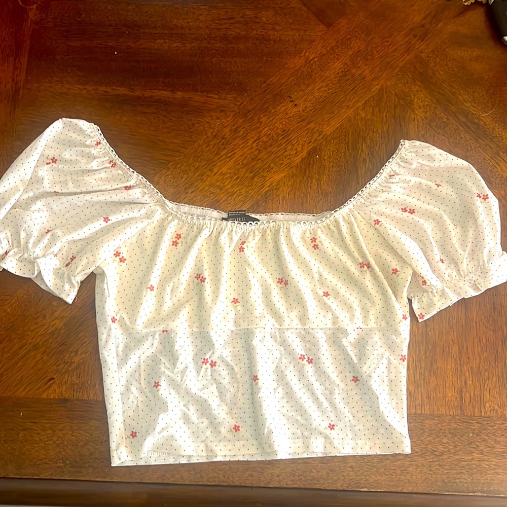 Dainty off the shoulder floral girly Forever 21 crop top